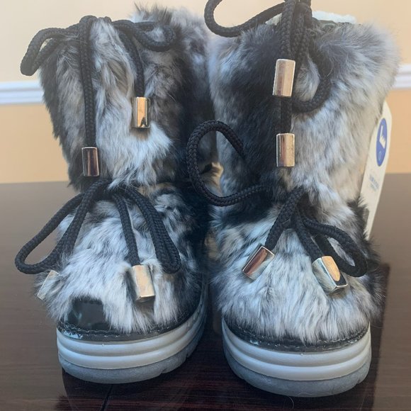 Snow Boots - Picture 1 of 5